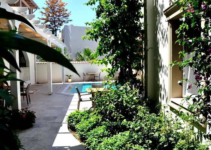 Olivias Group فندق غومْبيت